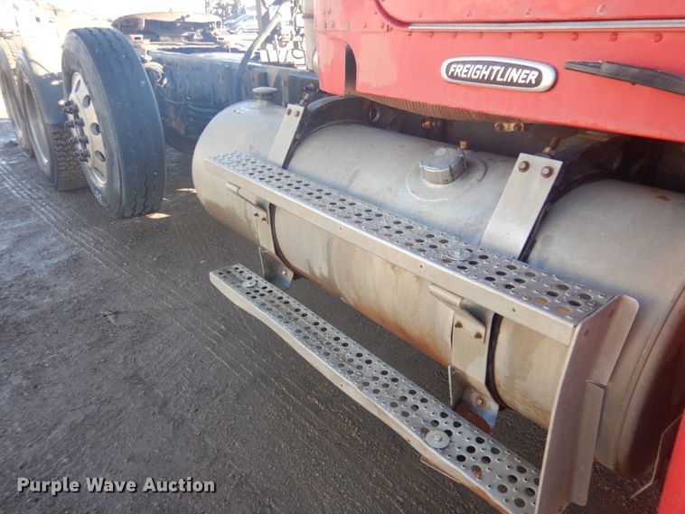 image for item JZ9803 1999 Freightliner FLD120  semi truck