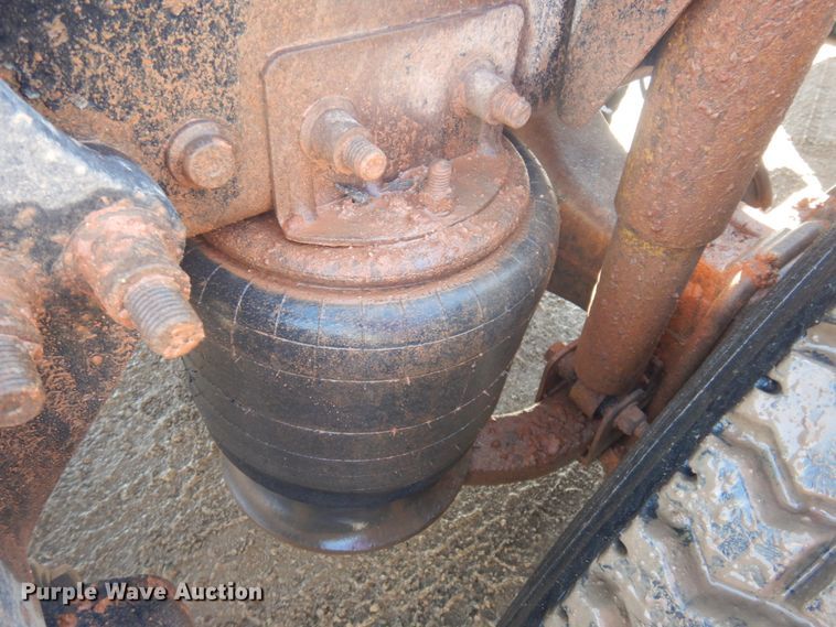 image for item JZ9803 1999 Freightliner FLD120  semi truck