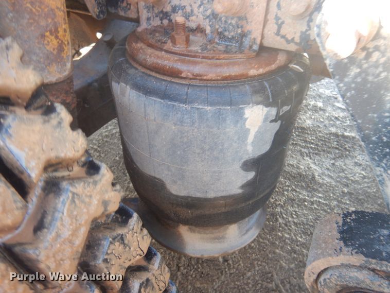 image for item JZ9803 1999 Freightliner FLD120  semi truck