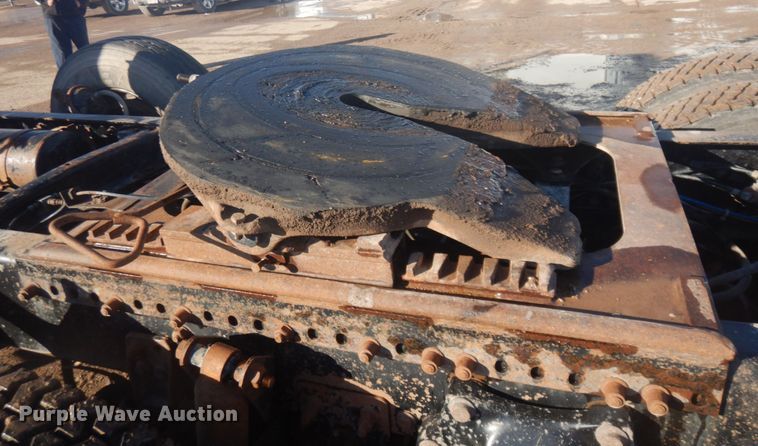 image for item JZ9803 1999 Freightliner FLD120  semi truck