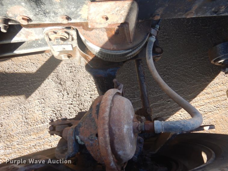 image for item JZ9803 1999 Freightliner FLD120  semi truck