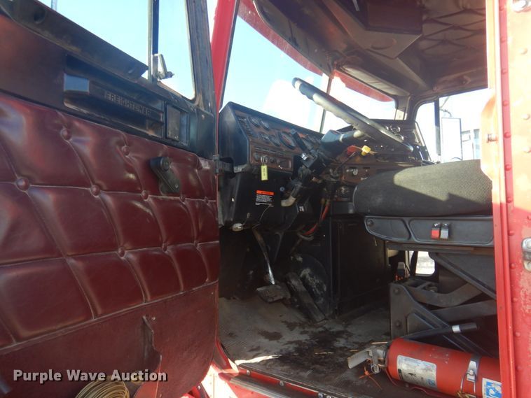 image for item JZ9803 1999 Freightliner FLD120  semi truck