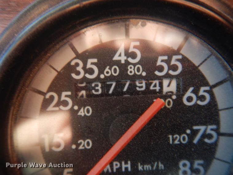 image for item JZ9803 1999 Freightliner FLD120  semi truck