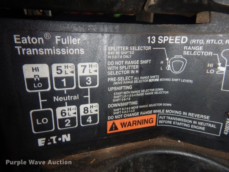 image for item JZ9803 1999 Freightliner FLD120  semi truck