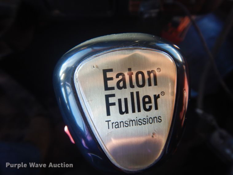 image for item JZ9803 1999 Freightliner FLD120  semi truck