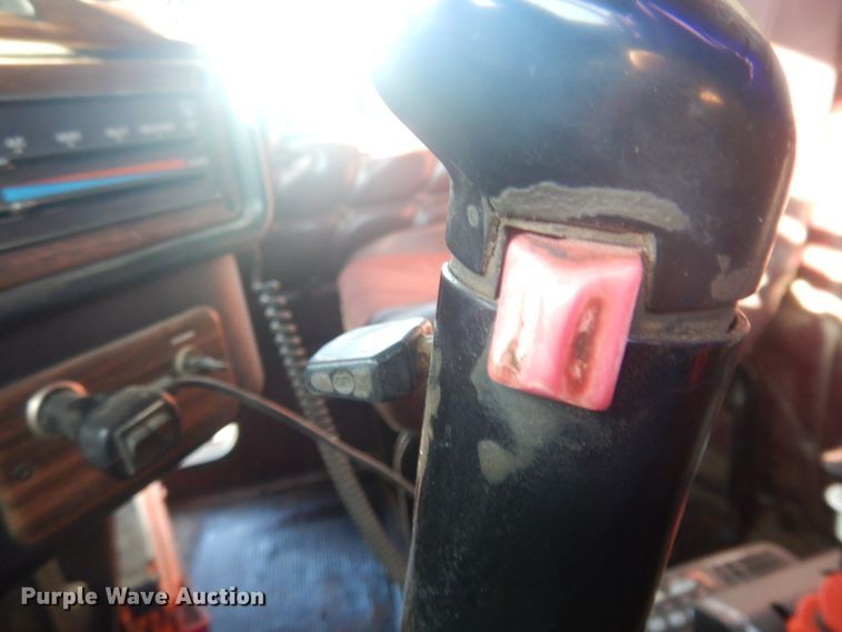 image for item JZ9803 1999 Freightliner FLD120  semi truck