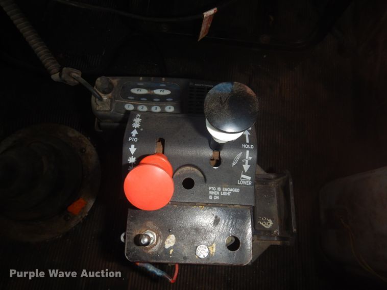 image for item JZ9803 1999 Freightliner FLD120  semi truck