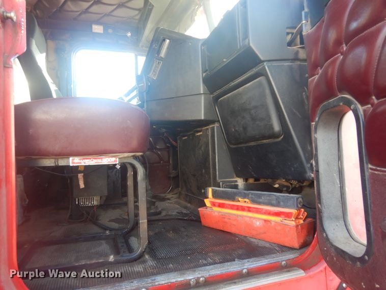 image for item JZ9803 1999 Freightliner FLD120  semi truck