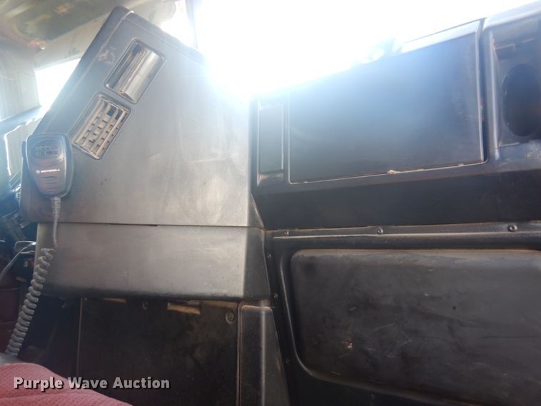 image for item JZ9803 1999 Freightliner FLD120  semi truck