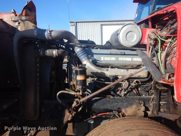 image for item JZ9803 1999 Freightliner FLD120  semi truck