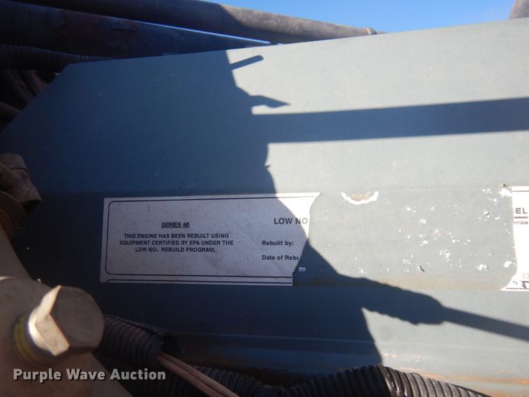 image for item JZ9803 1999 Freightliner FLD120  semi truck