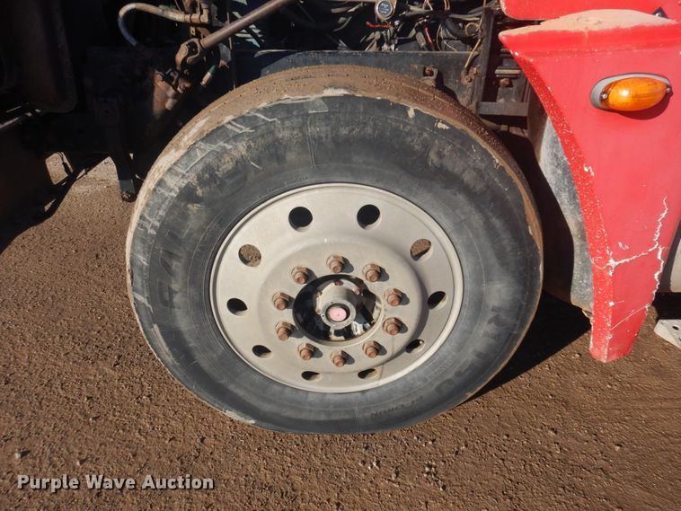 image for item JZ9803 1999 Freightliner FLD120  semi truck