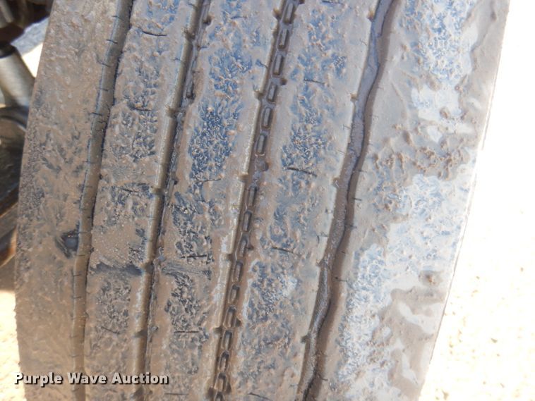 image for item JZ9803 1999 Freightliner FLD120  semi truck