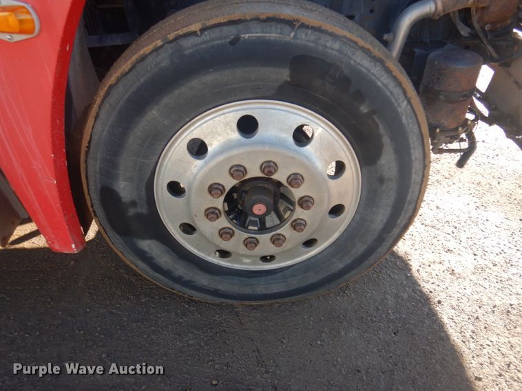 image for item JZ9803 1999 Freightliner FLD120  semi truck