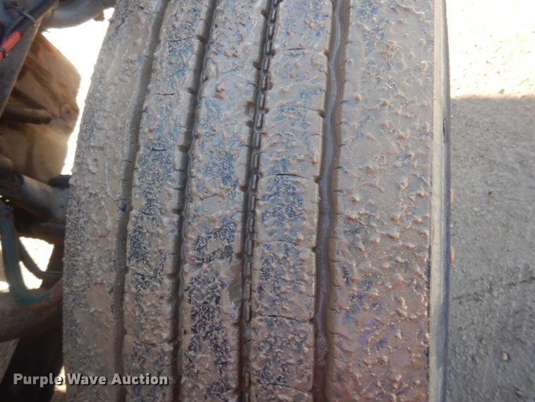 image for item JZ9803 1999 Freightliner FLD120  semi truck