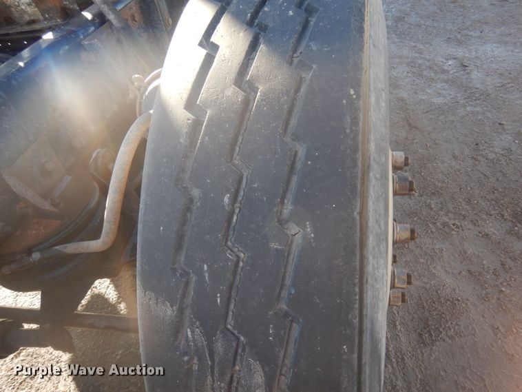 image for item JZ9803 1999 Freightliner FLD120  semi truck