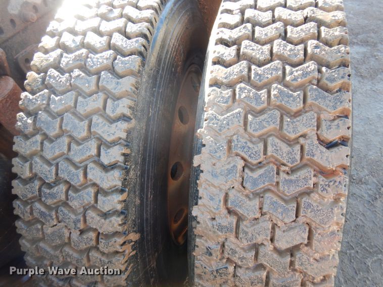 image for item JZ9803 1999 Freightliner FLD120  semi truck