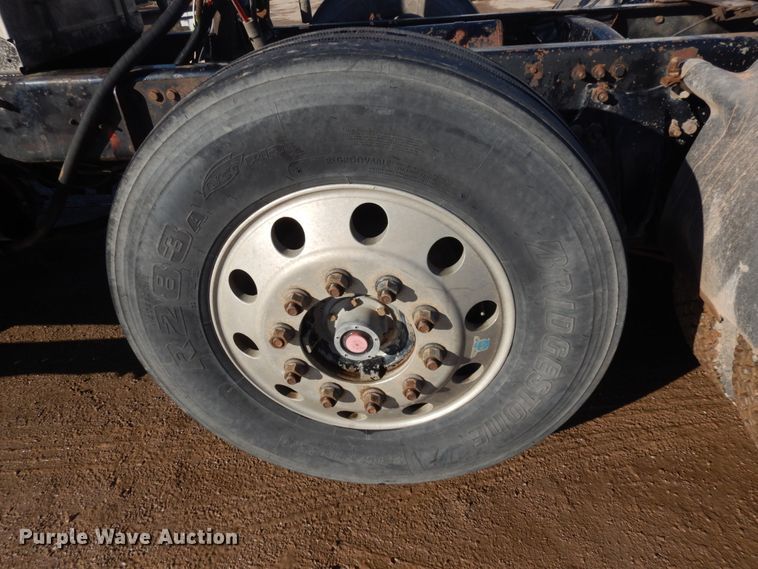 image for item JZ9803 1999 Freightliner FLD120  semi truck