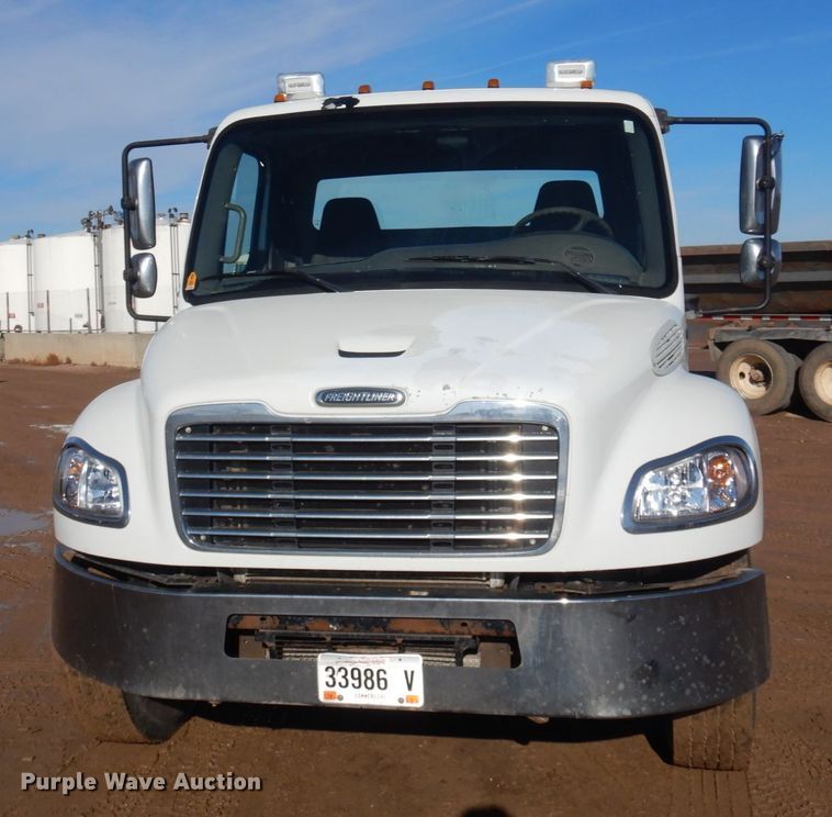 image for item JZ9804 2008 Freightliner Business Class M2 106  truck cab and chassis