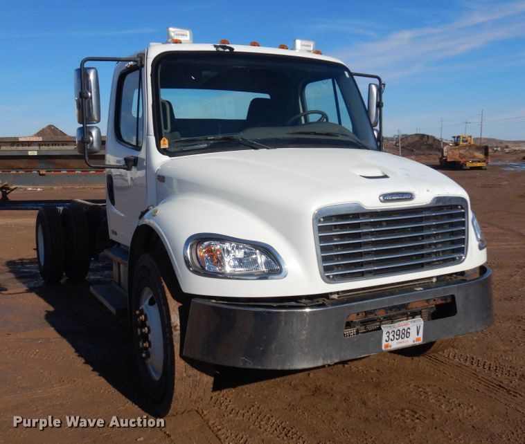 image for item JZ9804 2008 Freightliner Business Class M2 106  truck cab and chassis