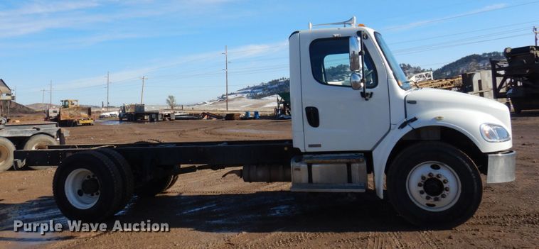 image for item JZ9804 2008 Freightliner Business Class M2 106  truck cab and chassis