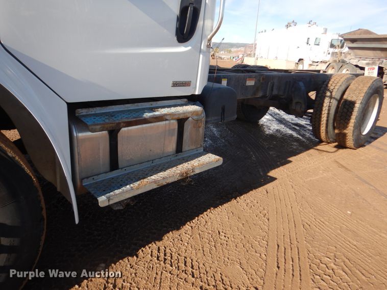 image for item JZ9804 2008 Freightliner Business Class M2 106  truck cab and chassis