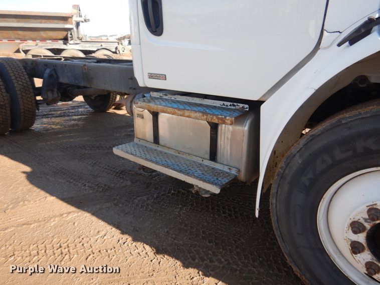 image for item JZ9804 2008 Freightliner Business Class M2 106  truck cab and chassis