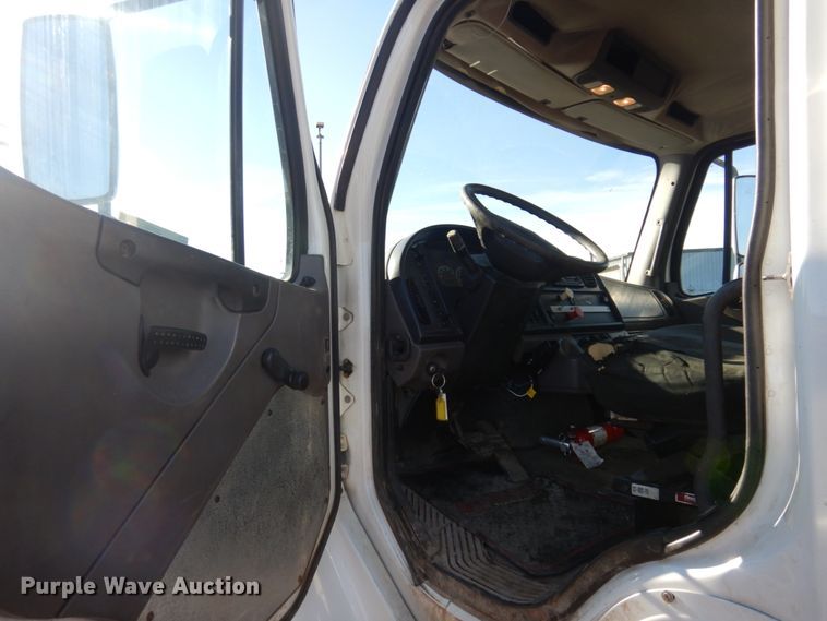 image for item JZ9804 2008 Freightliner Business Class M2 106  truck cab and chassis