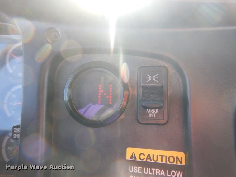 image for item JZ9804 2008 Freightliner Business Class M2 106  truck cab and chassis