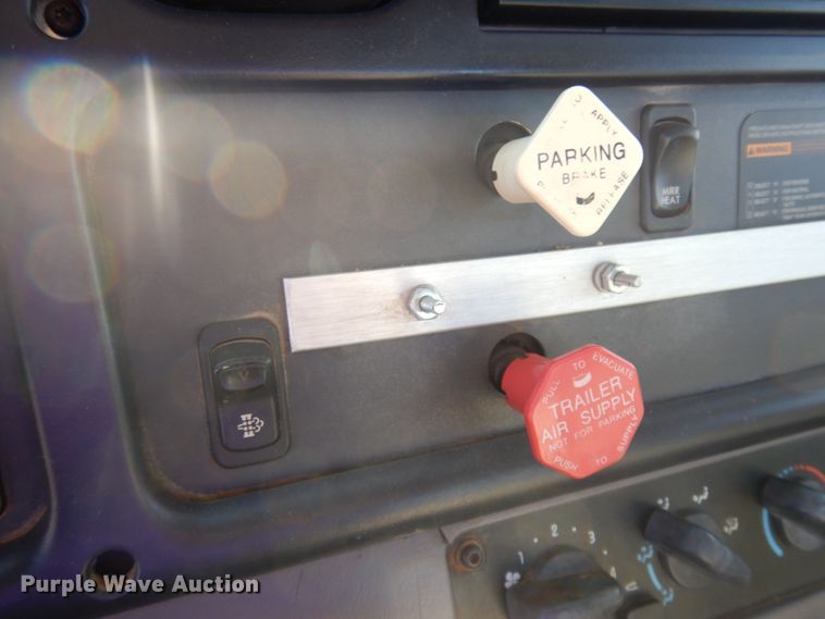 image for item JZ9804 2008 Freightliner Business Class M2 106  truck cab and chassis