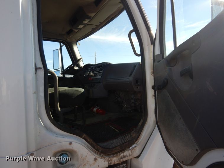 image for item JZ9804 2008 Freightliner Business Class M2 106  truck cab and chassis