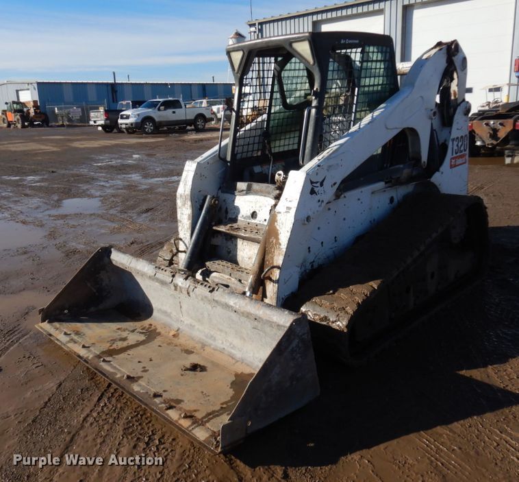 image for item JZ9805 2009 Bobcat T320  tracked skid steer loader