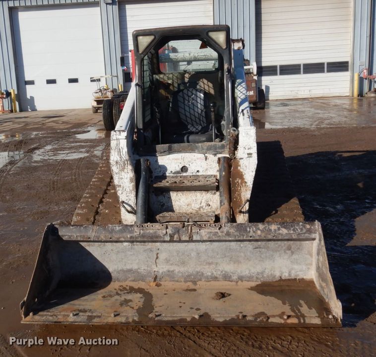 image for item JZ9805 2009 Bobcat T320  tracked skid steer loader