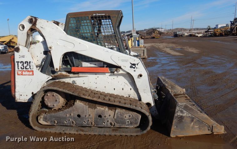 image for item JZ9805 2009 Bobcat T320  tracked skid steer loader