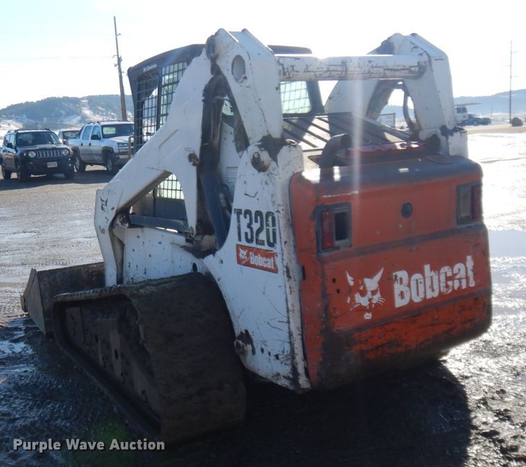 image for item JZ9805 2009 Bobcat T320  tracked skid steer loader