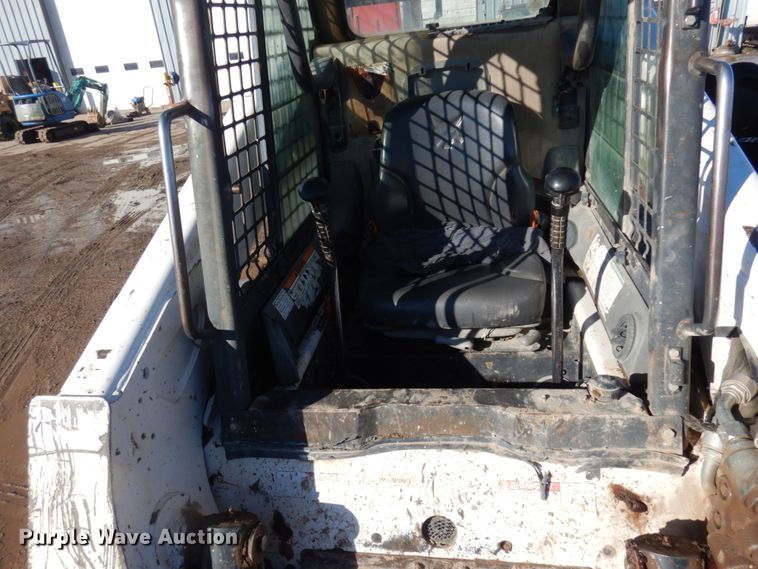 image for item JZ9805 2009 Bobcat T320  tracked skid steer loader