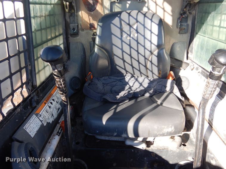 image for item JZ9805 2009 Bobcat T320  tracked skid steer loader