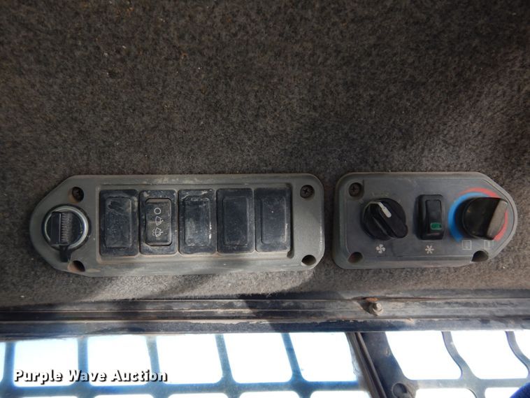 image for item JZ9805 2009 Bobcat T320  tracked skid steer loader