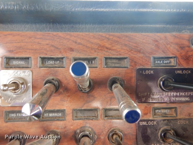 image for item JZ9809 1998 Peterbilt 379  semi truck