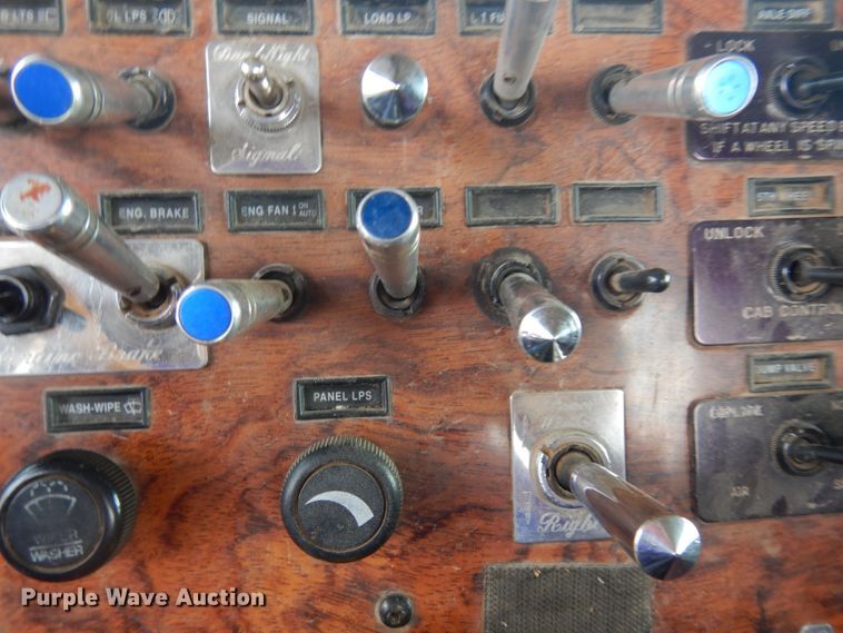 image for item JZ9809 1998 Peterbilt 379  semi truck