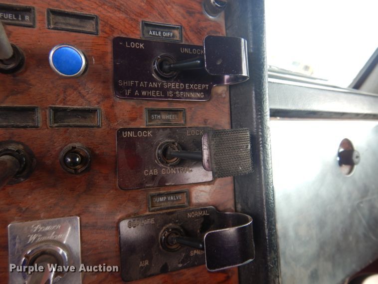 image for item JZ9809 1998 Peterbilt 379  semi truck