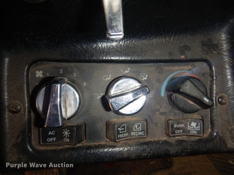 image for item JZ9809 1998 Peterbilt 379  semi truck