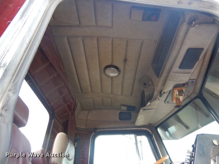 image for item JZ9809 1998 Peterbilt 379  semi truck