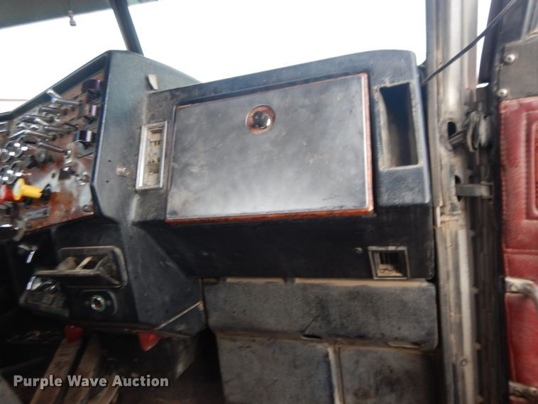 image for item JZ9809 1998 Peterbilt 379  semi truck