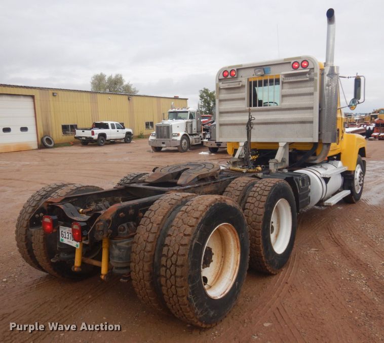 image for item JZ9810 1990 Mack CH613  semi truck