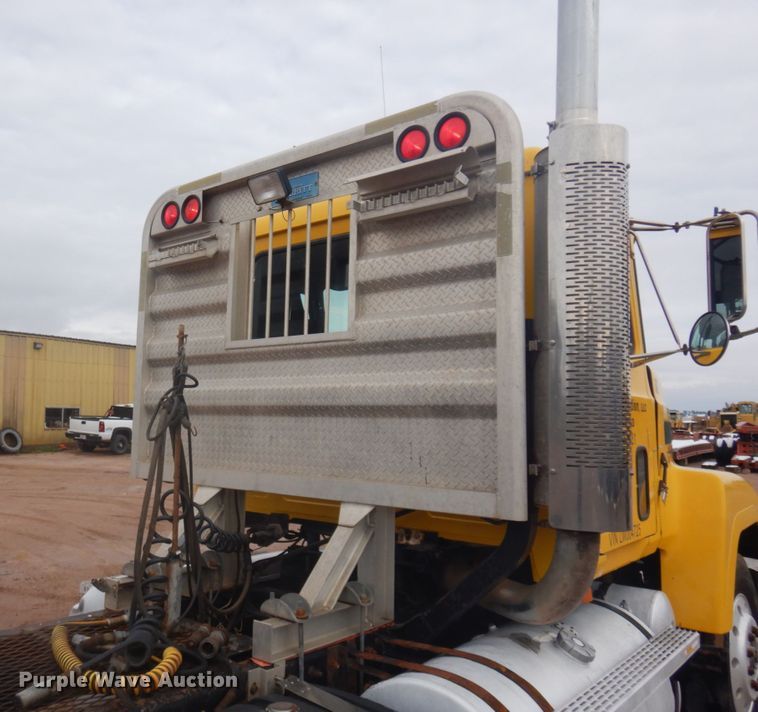 image for item JZ9810 1990 Mack CH613  semi truck