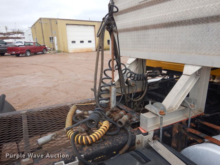 image for item JZ9810 1990 Mack CH613  semi truck