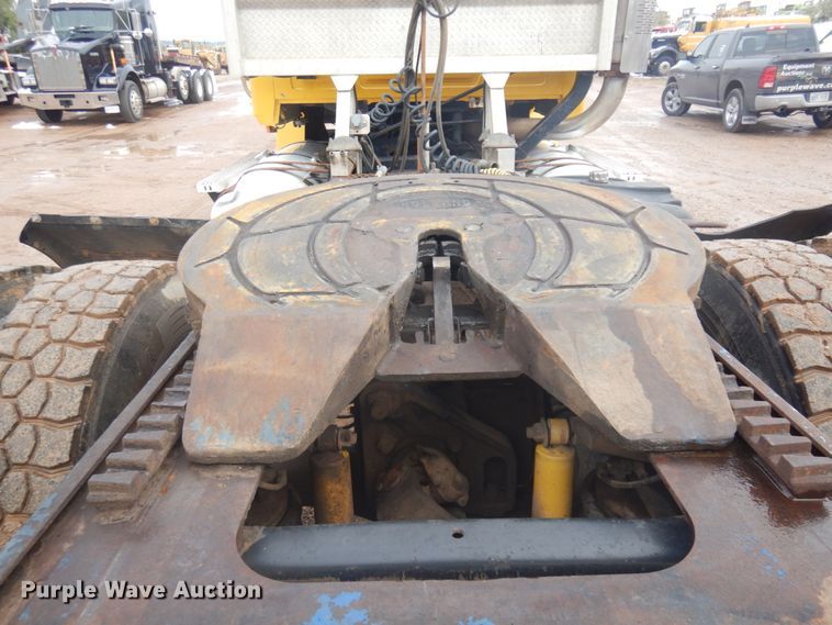 image for item JZ9810 1990 Mack CH613  semi truck