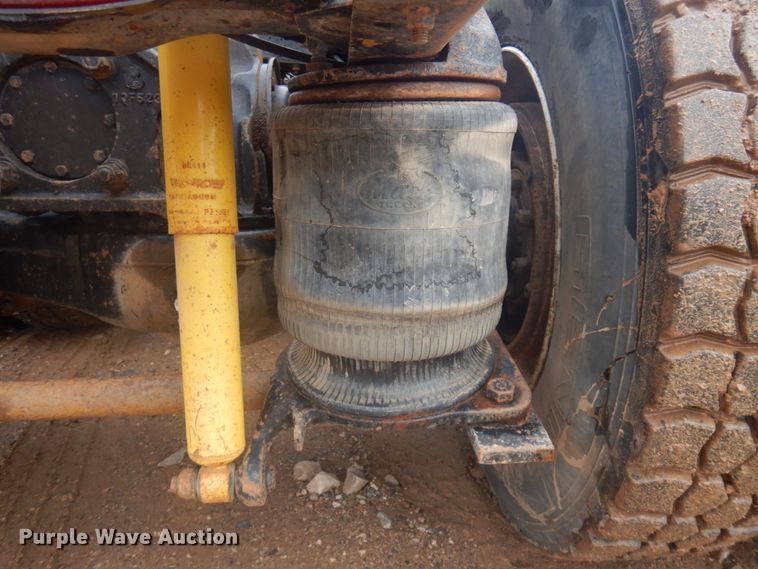 image for item JZ9810 1990 Mack CH613  semi truck