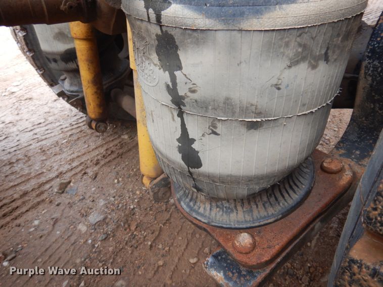 image for item JZ9810 1990 Mack CH613  semi truck